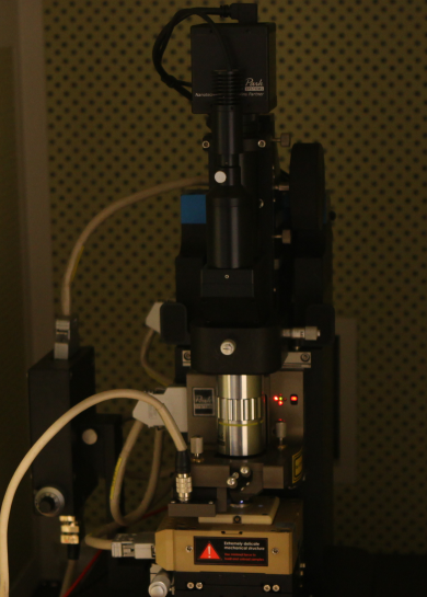 Sub-micron spatial resolution thermometry and calorimetry